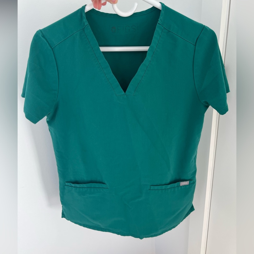 FIGS Casma Scrub Top.